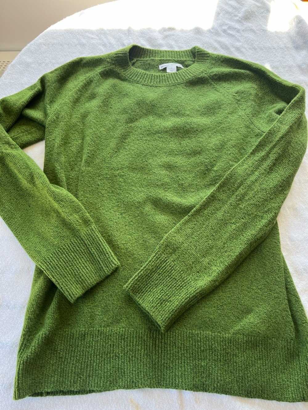 Amazon Essentials Women's Crewneck Sweater in Moss Green​